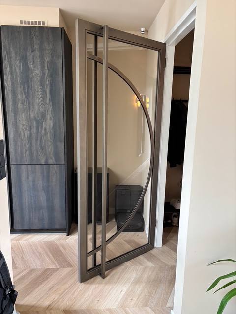 Stalen taatsdeur met glas